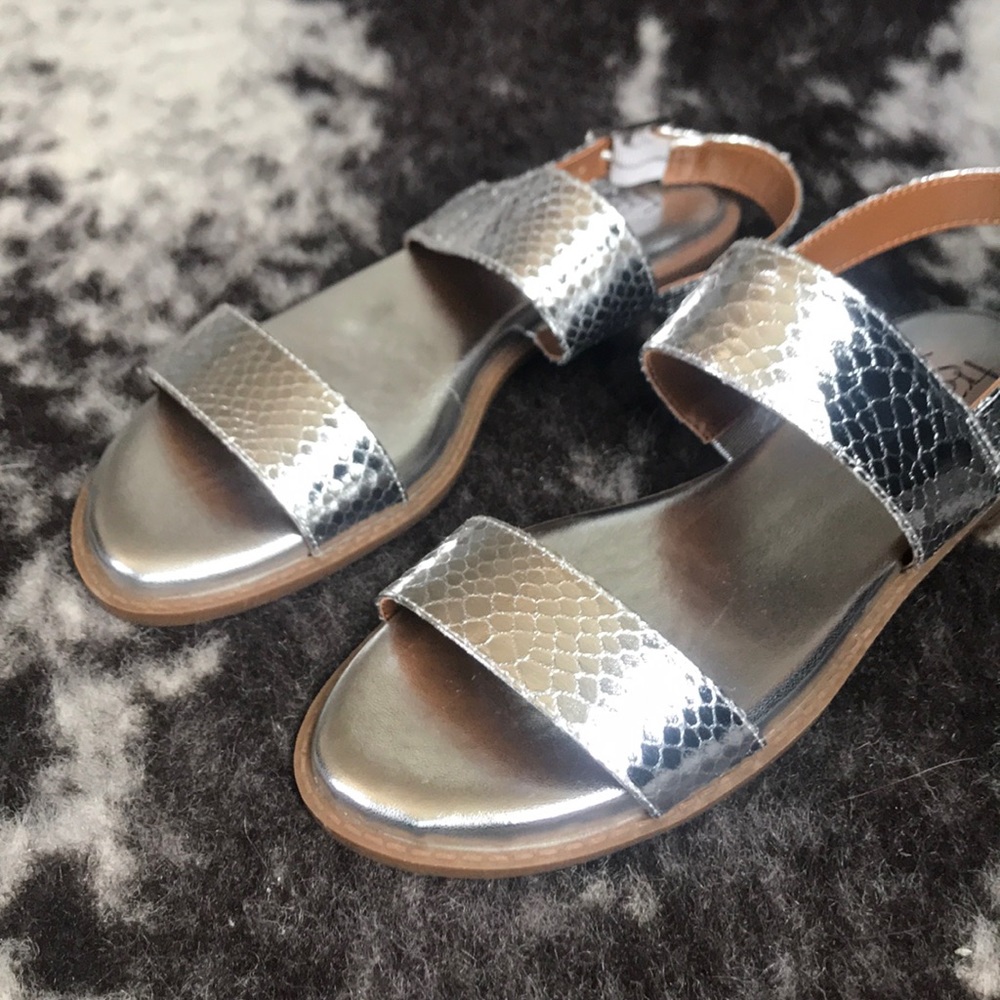 NIB Franco Sarto Silver Snake Flat Sandal